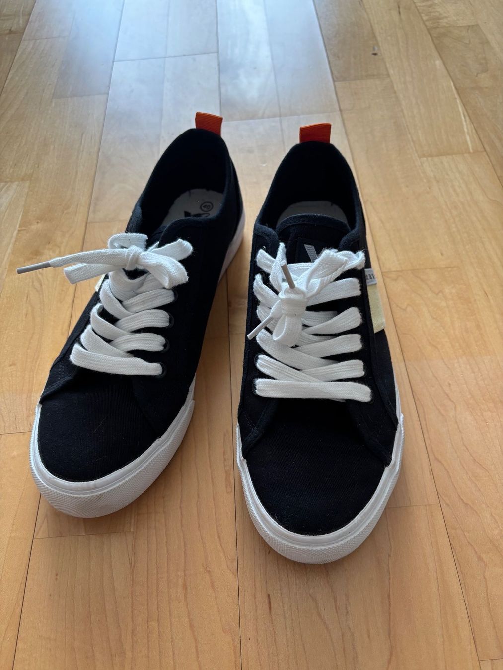 Damenschuhe: Sneakers Xti Grösse 40 neuwertig – Neu (gemäss Beschreibung) aus Niederwangen BE von Brillant11