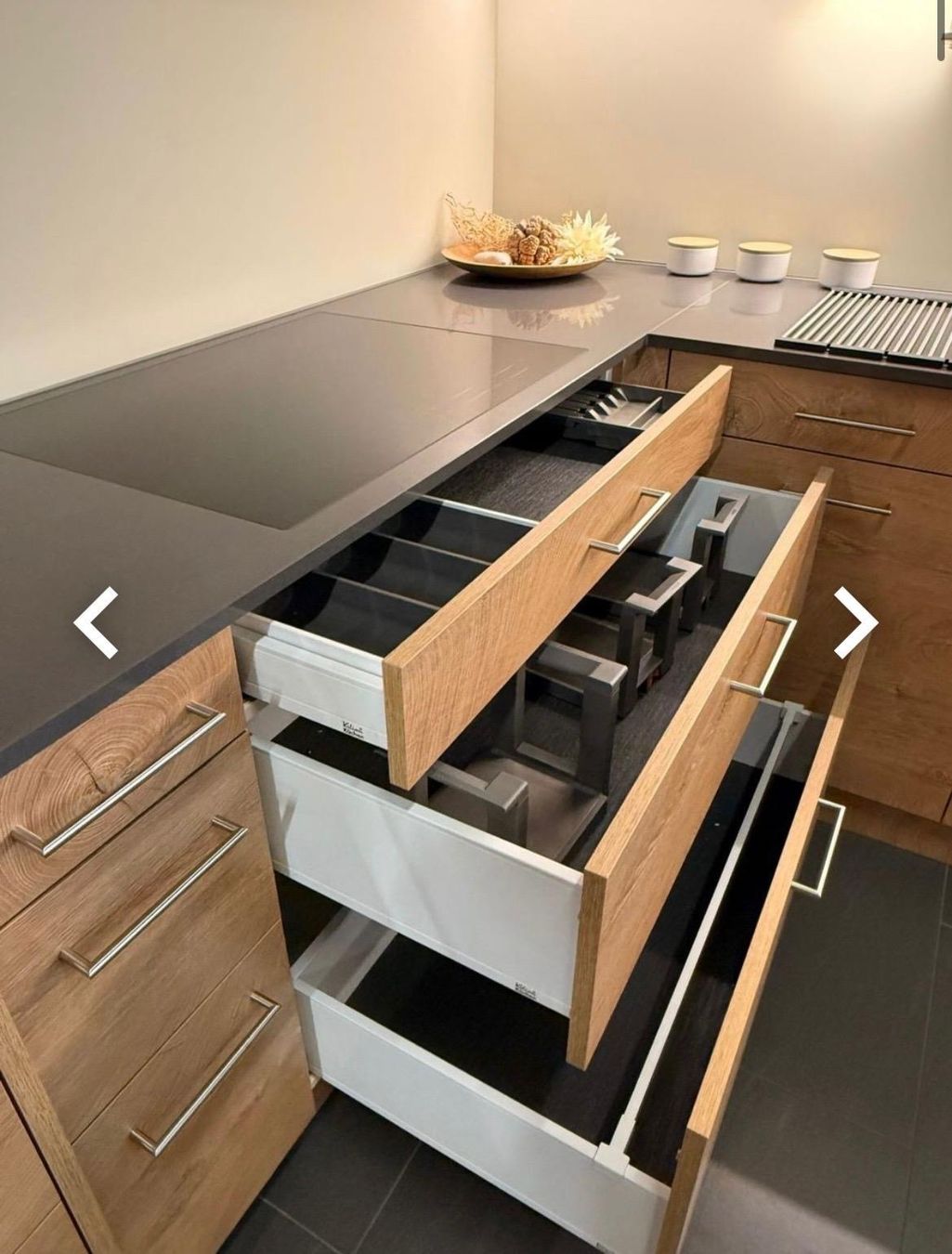 Komplettküchen: Küche mit Holzfronten und Steinarbeitsplatte L-Form – Neu (gemäss Beschreibung) aus Frutigen von tob_9757 1