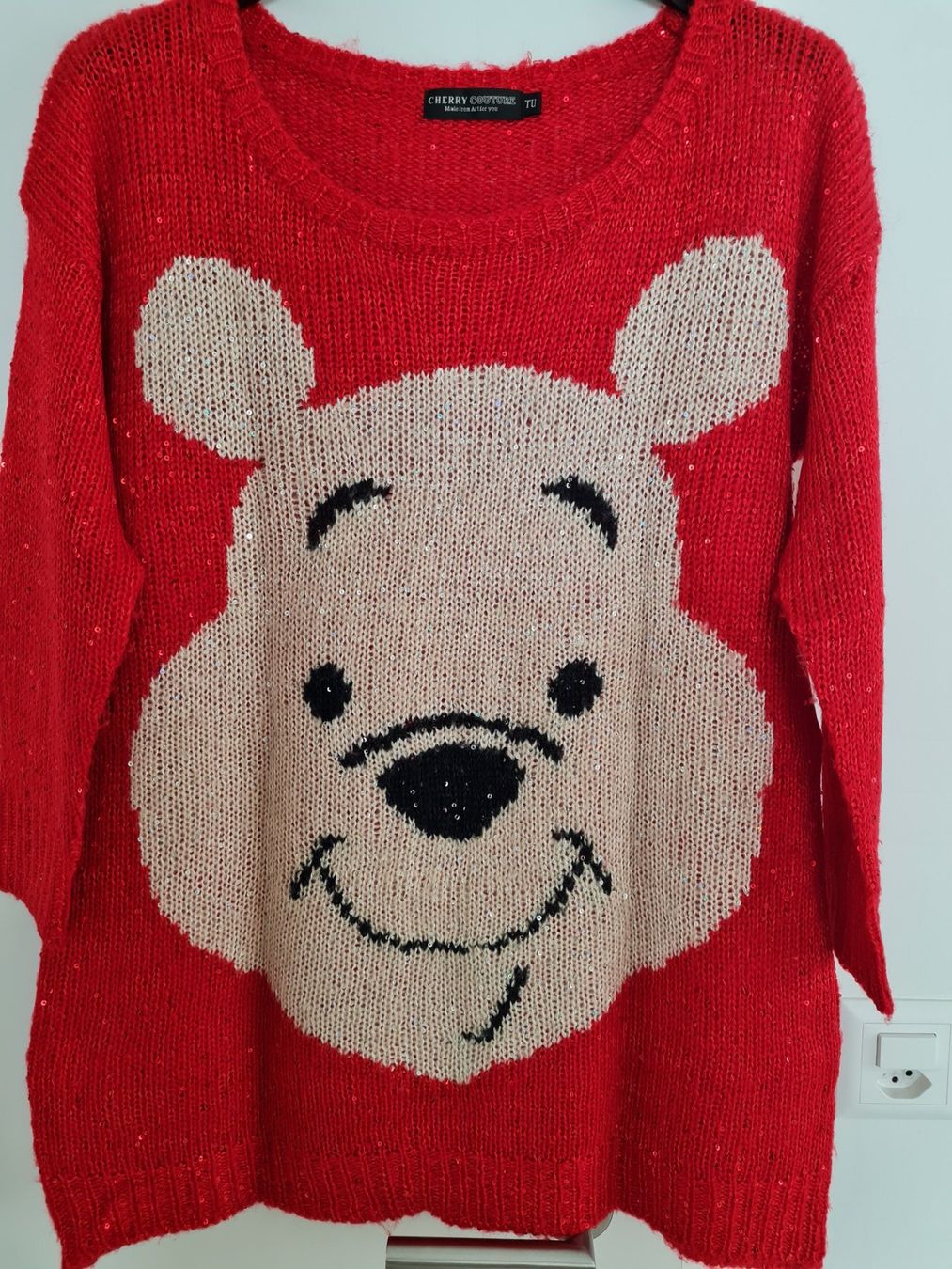 Pullover & Sweatshirts: WINNI PUUH DAMEN PULLOVER GR.M/L ROT MIT PAILLETTEN – Gebraucht aus Steg im Tösstal von goldlionfree