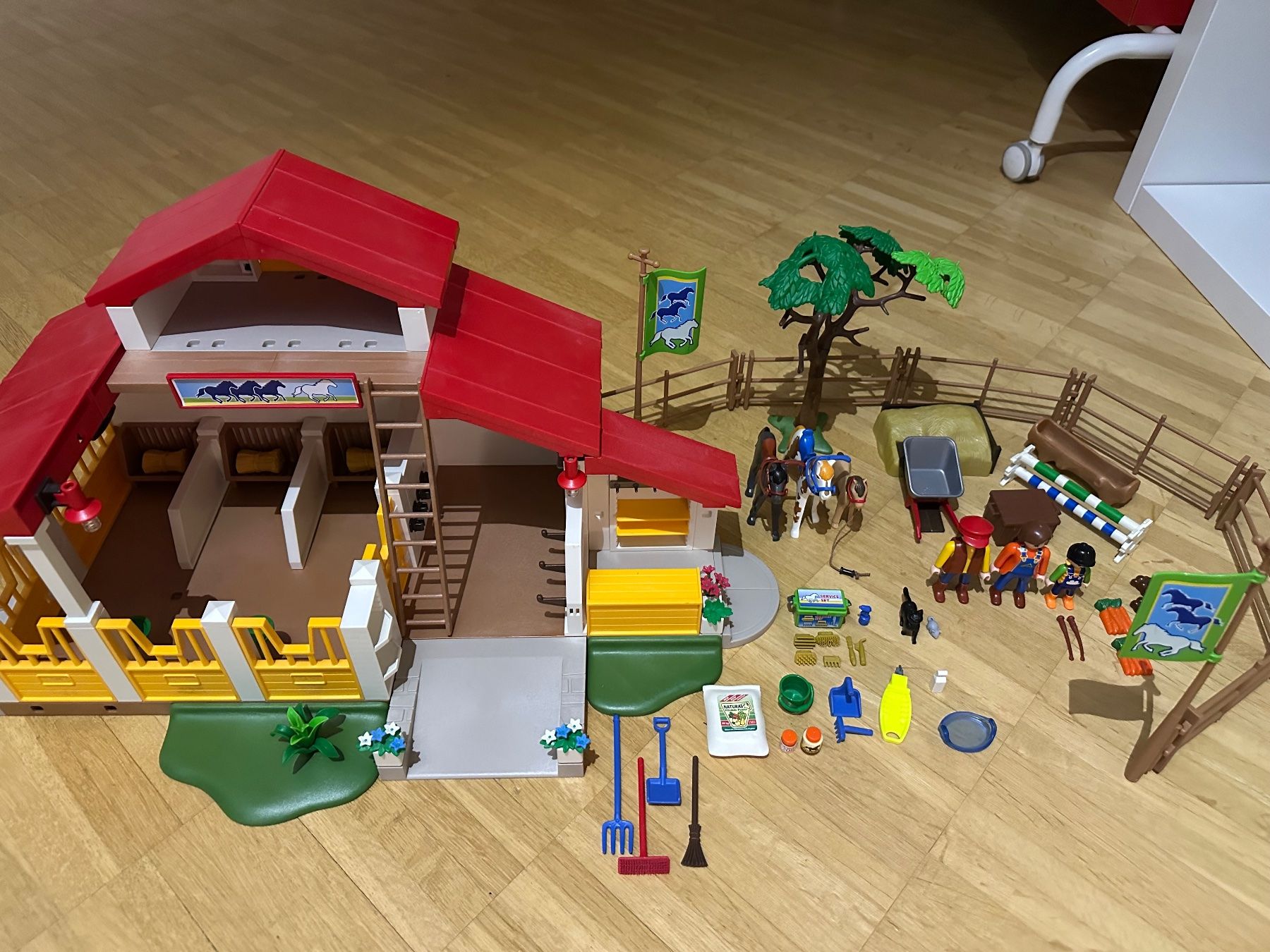 Playmobil Giocattoli: Playmobil Moderner Reiterhof – Usato da Arch venduto da tam_ctz2 1