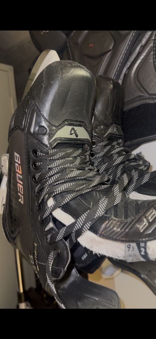 Bauer Schlittschuhe: Bauer Shadow Eishockeyschlittschuhe gebraucht schwarz – Gebraucht aus Kappel SO von sch_7lvf 4