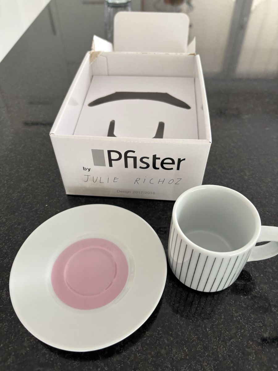 Pfister Tazze: Pfister Sammeltassen 2017/2018 – Nuovo e nell'imballaggio originale da Büsserach venduto da Zimtstaernli19 1