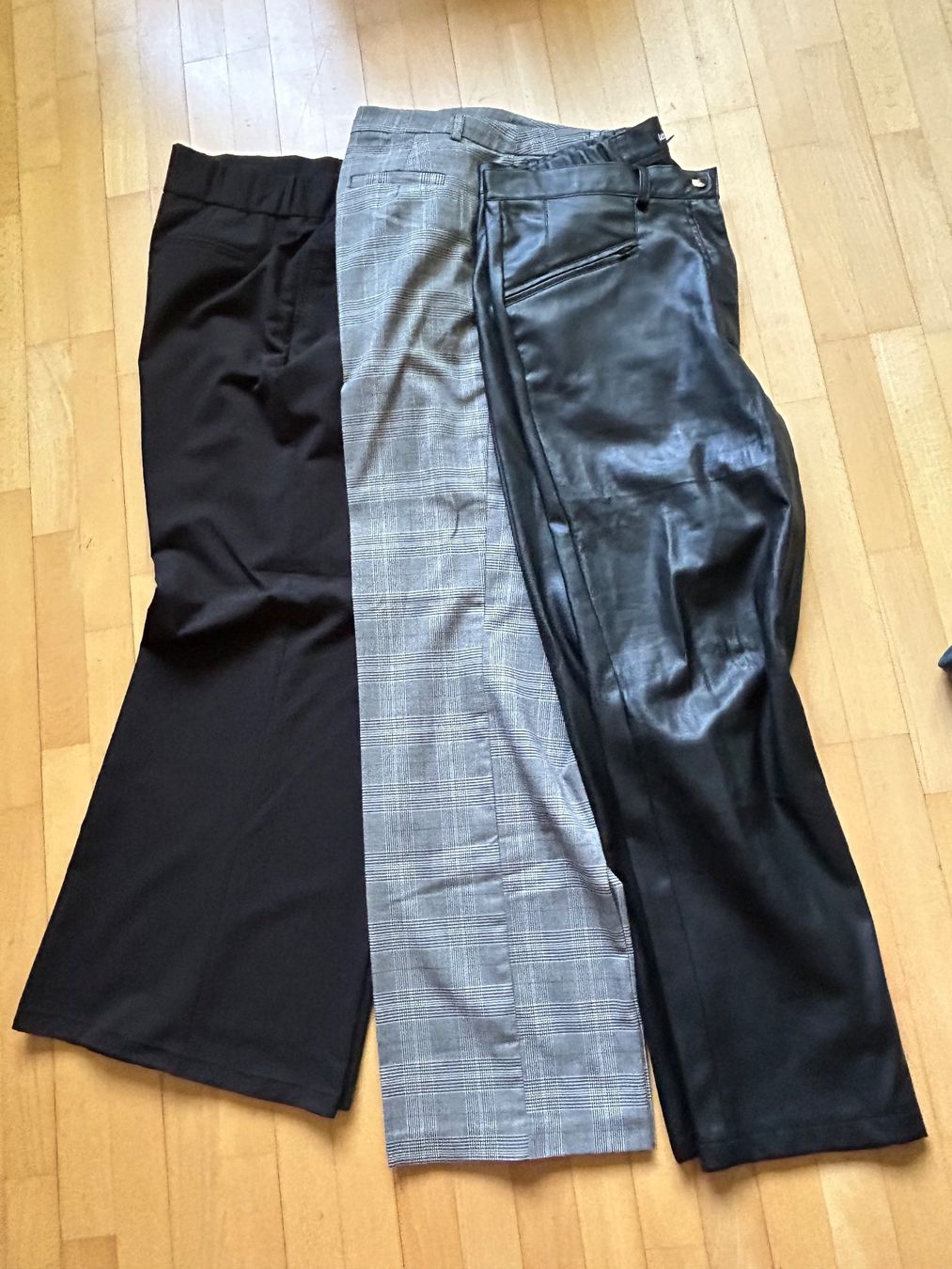 Lotti di vestiti: 3 Stk. Elegante Hosen, Gr. 88 – Usato da Zürich venduto da kiwi1994 1