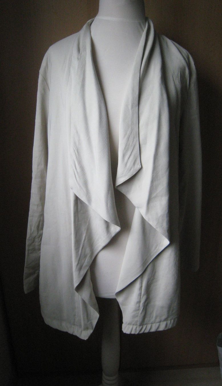 Zara Giacche: ZARA JACKE  Uebergangsjacke  elegant Gr. M – Usato da Dättlikon venduto da Mamakuga 4