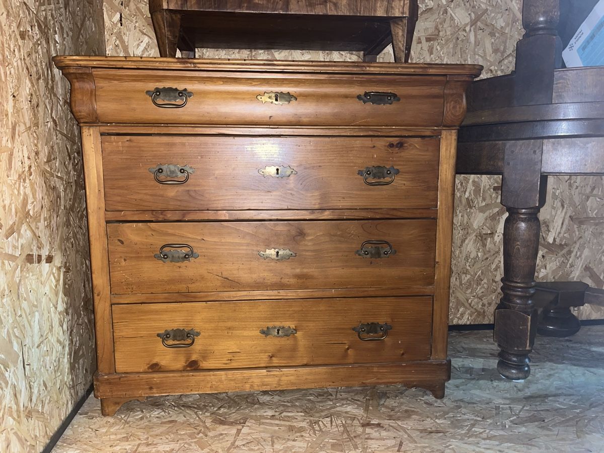 Commodes: Commode bois 4 tiroirs excellent état – D'occasion à Lausanne par ech_rn8x