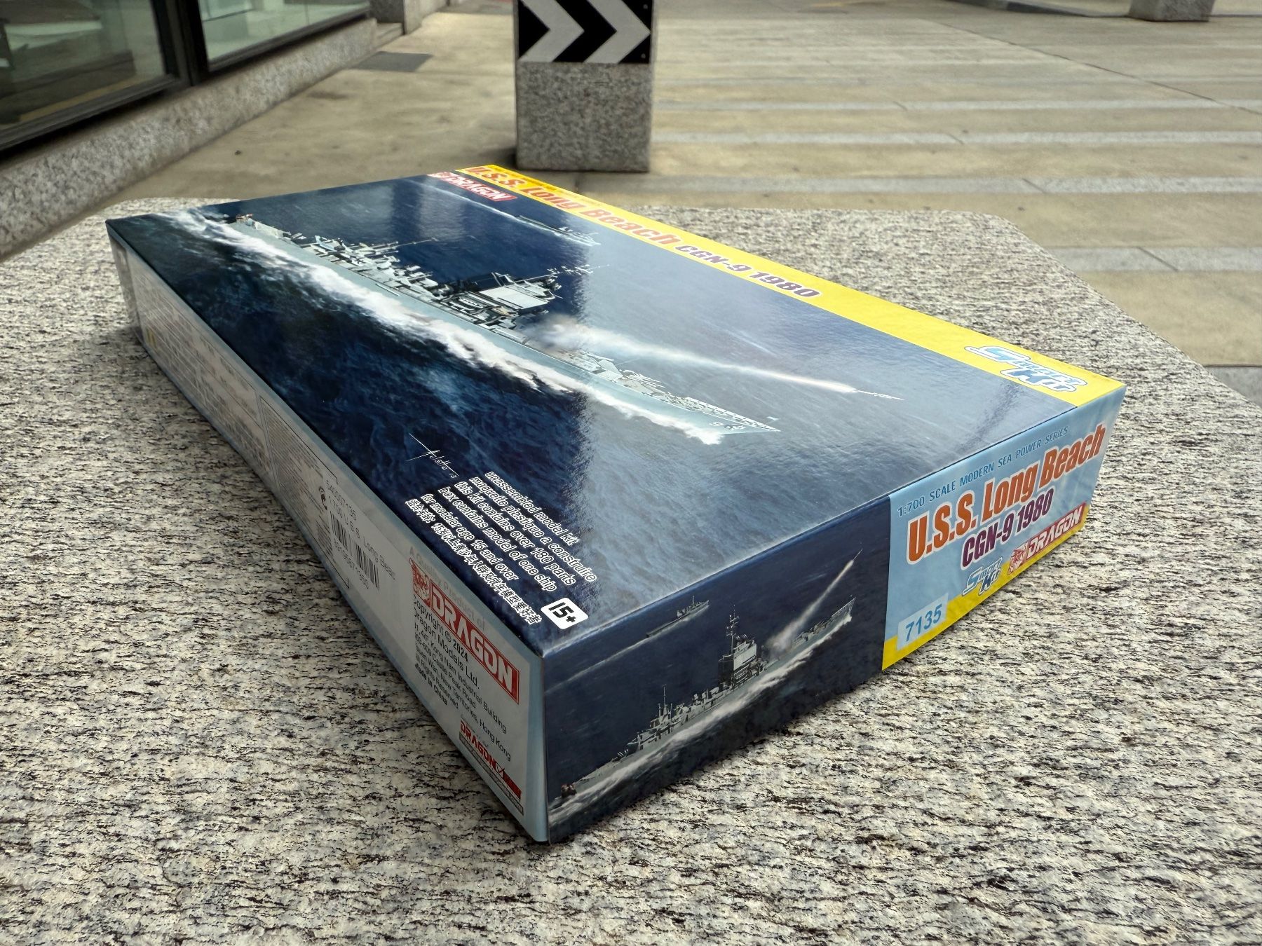 Italeri Kit di modellismo & Modellini statici: Dragon 1:700 USSS Long Beach Battle Ship 7135 – Nuovo e nell'imballaggio originale da Chiasso venduto da Carrara-Modellismo 1