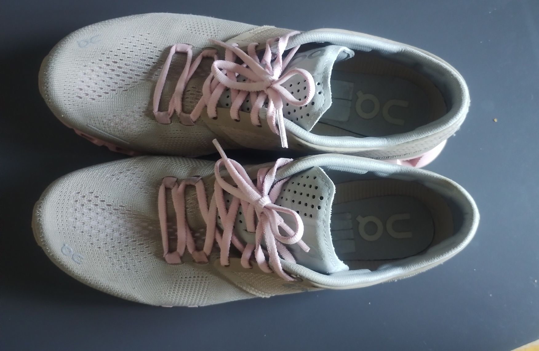 On Scarpe da donna: On Cloud Schuhe Damen Grösse 39  – Usato da Schiers venduto da bak007 4
