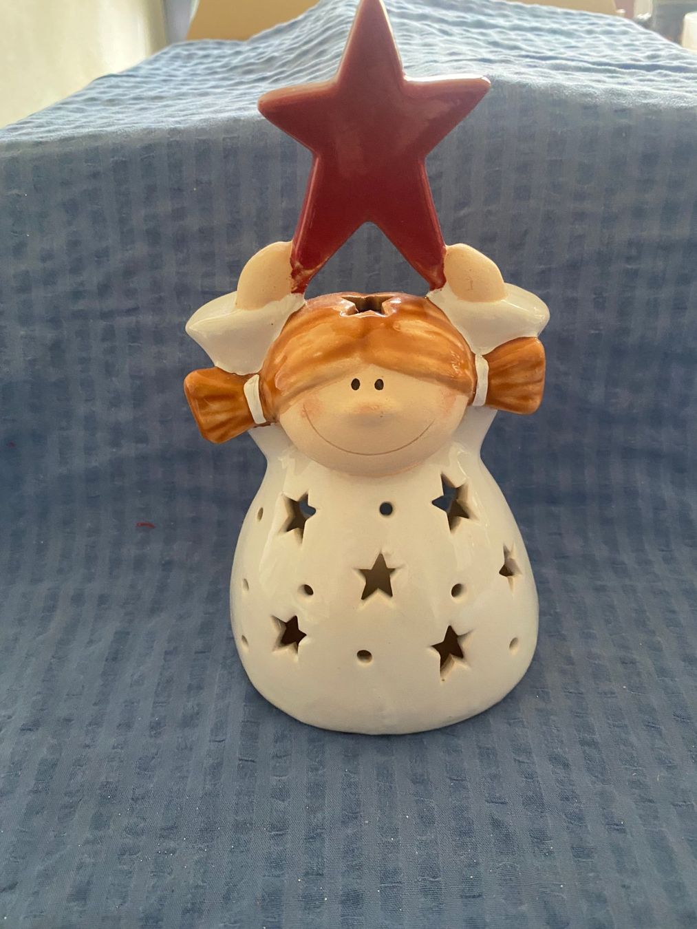 Statuette: Engel mit rotem Stern & Teelicht Funktion – Usato da Allenwinden venduto da Obalu