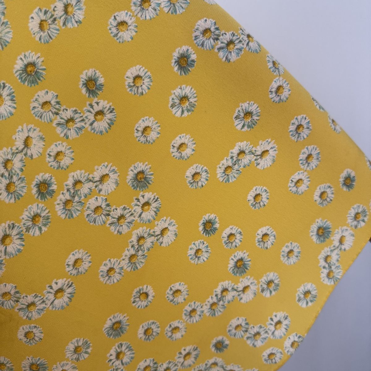 Fabric Frontline Foulard & Sciarpe: FABRIC FRONTLINE Silk Scarf – Usato da Emmen venduto da Nightingale_2022 3