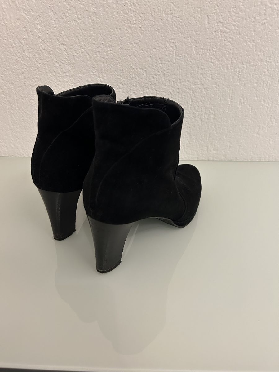 Damenschuhe: Schwarze Wildleder Stiefeletten, Grösse 39 – Neu (gemäss Beschreibung) aus Ennetbaden von Elacsap 1