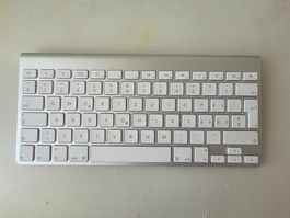 Apple Wireless Keyboard CH Tastatur silber gebraucht