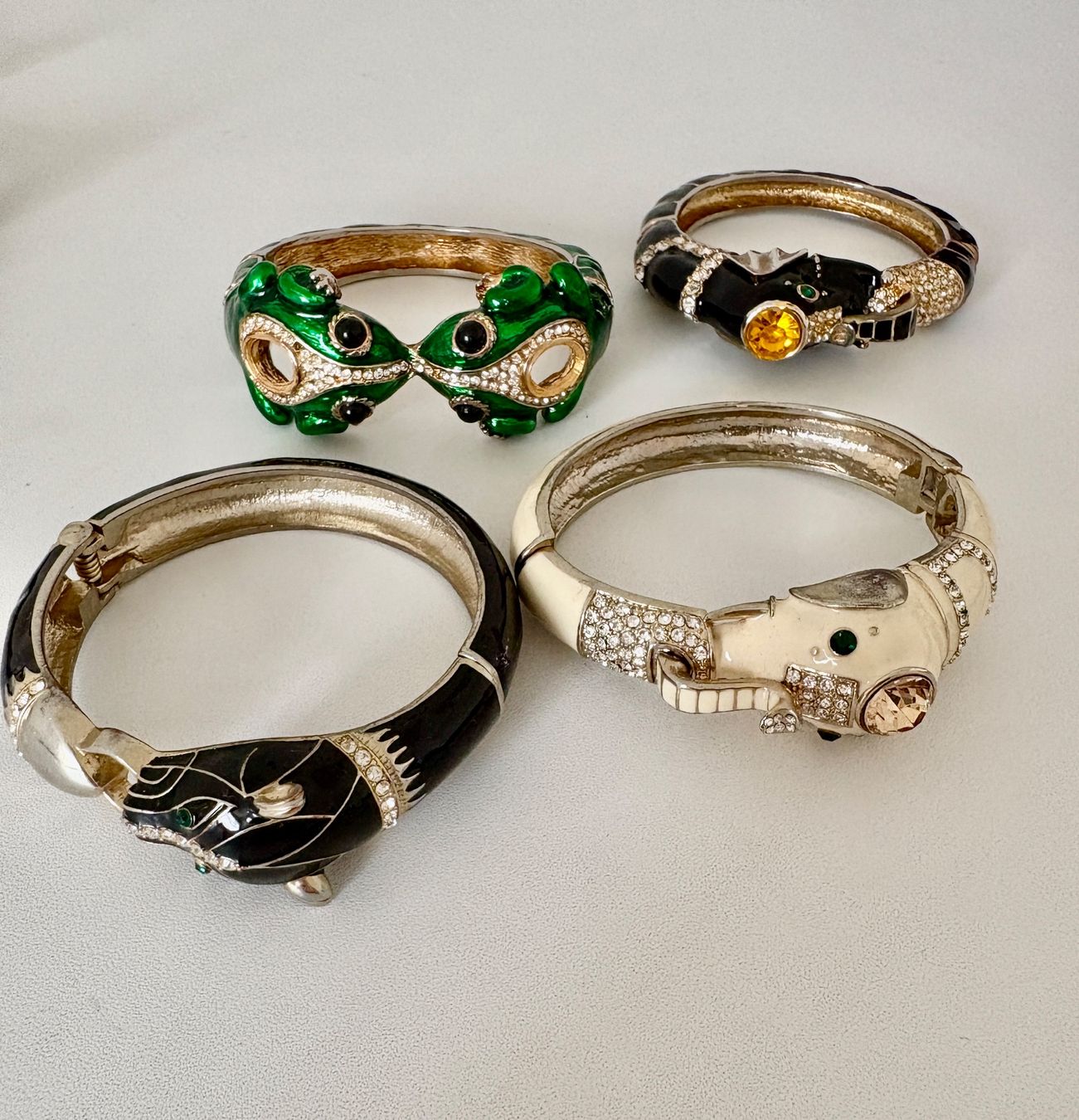 Altri gioielli: Set Lot Armreife 4 Stk Statement Panther Elefant – Usato da Zürich venduto da goldfisch.schmuck 1