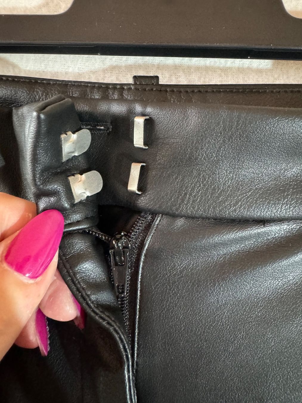 H&M Hosen: Kunstleder Hose von H&M Gr. 36 – Gebraucht aus Grosswangen von second_hand_dress 2