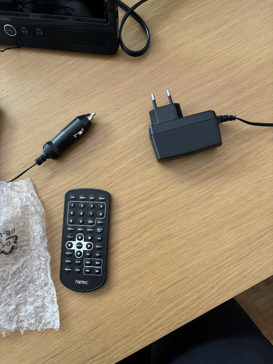 Lecteur media portable: DVD player für Auto – D'occasion à Zuerich par Giovas 4