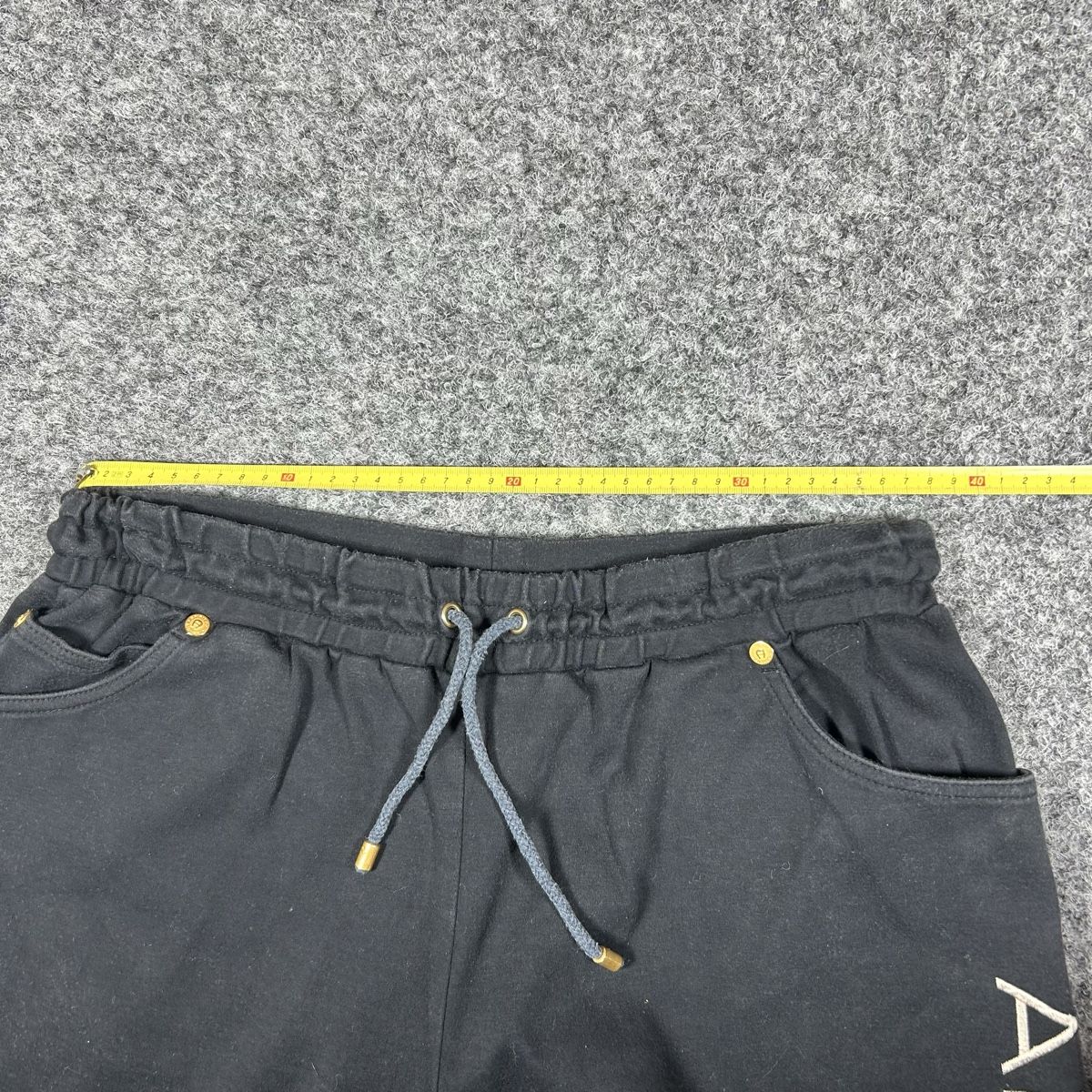 Aigner Pantaloni: AIGNER short Women 40 – Usato da La Sagne NE venduto da Matlasape 3