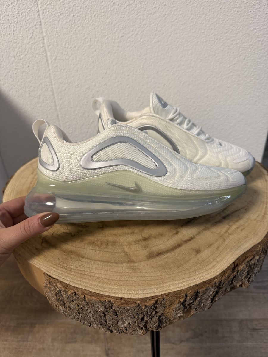 Nike Scarpe da uomo: Nike Air Max 720 Weiss/Grau Gr. 37.5 – Usato da Hägglingen venduto da Raff_Ella 1