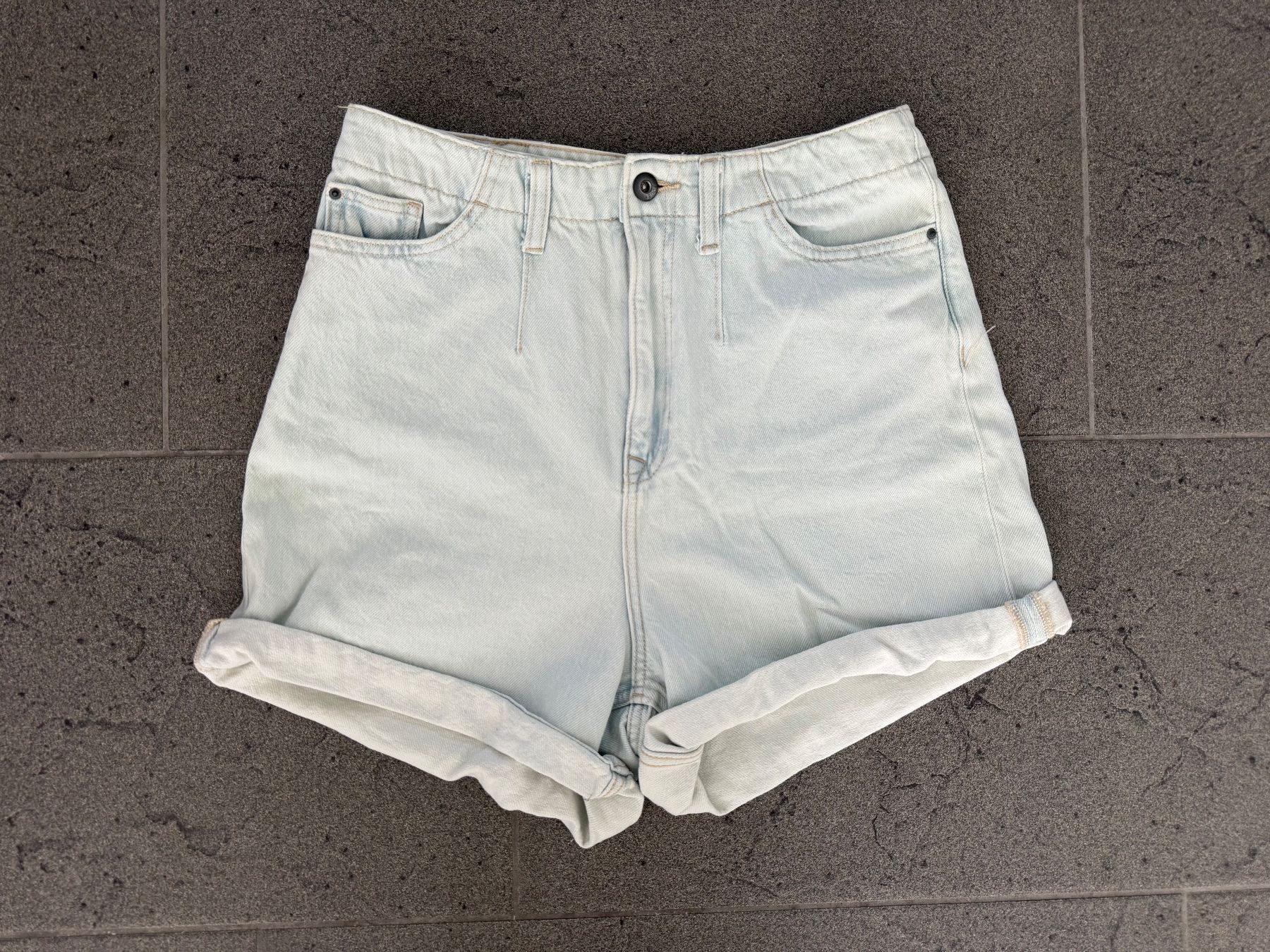 Esprit Hosen: Jeans-Shorts hellblau Grösse 28 – Neu (gemäss Beschreibung) aus Rupperswil von Nila_7
