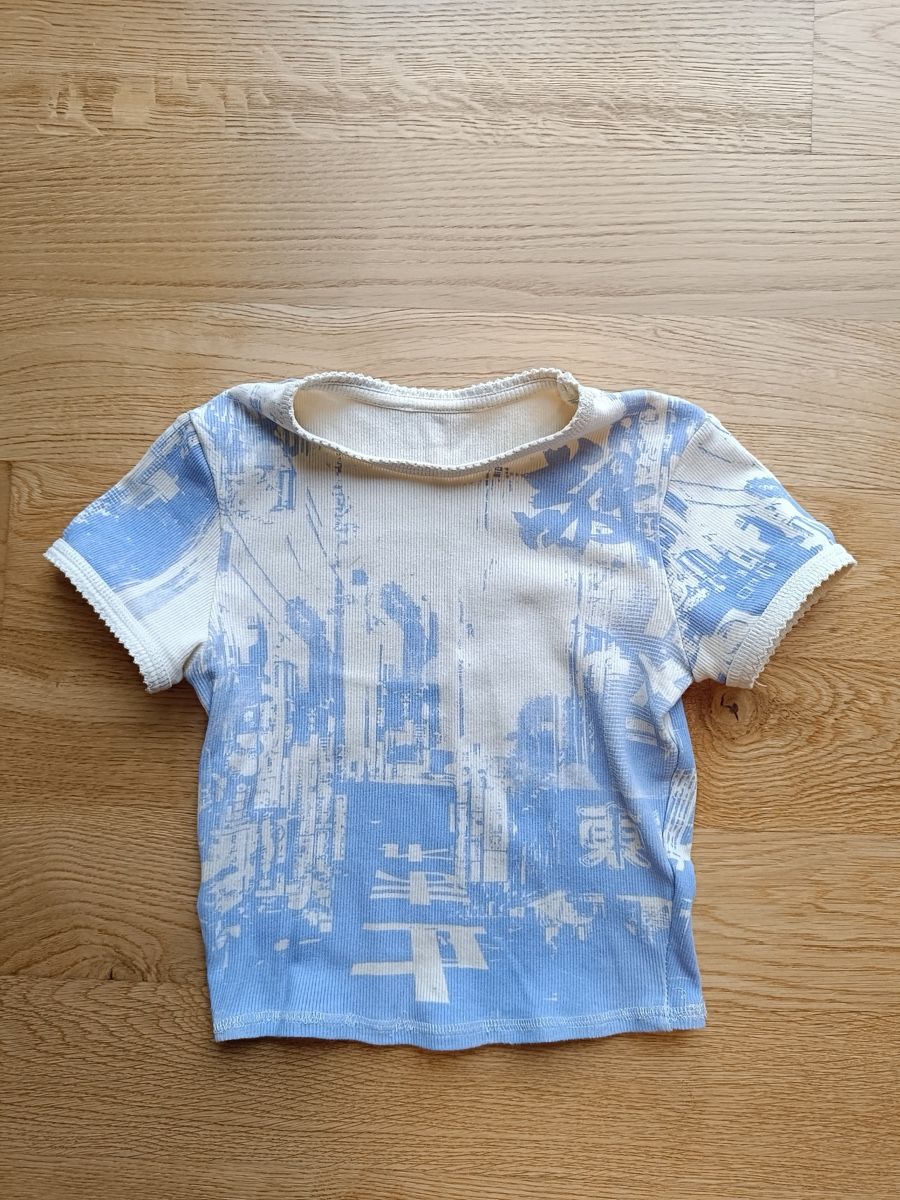 Pull&Bear Tops: PULL & BEAR CROP TOP, TOKYO STREETS MUSTER – Gebraucht aus Zürich von dbu_s8p2 1