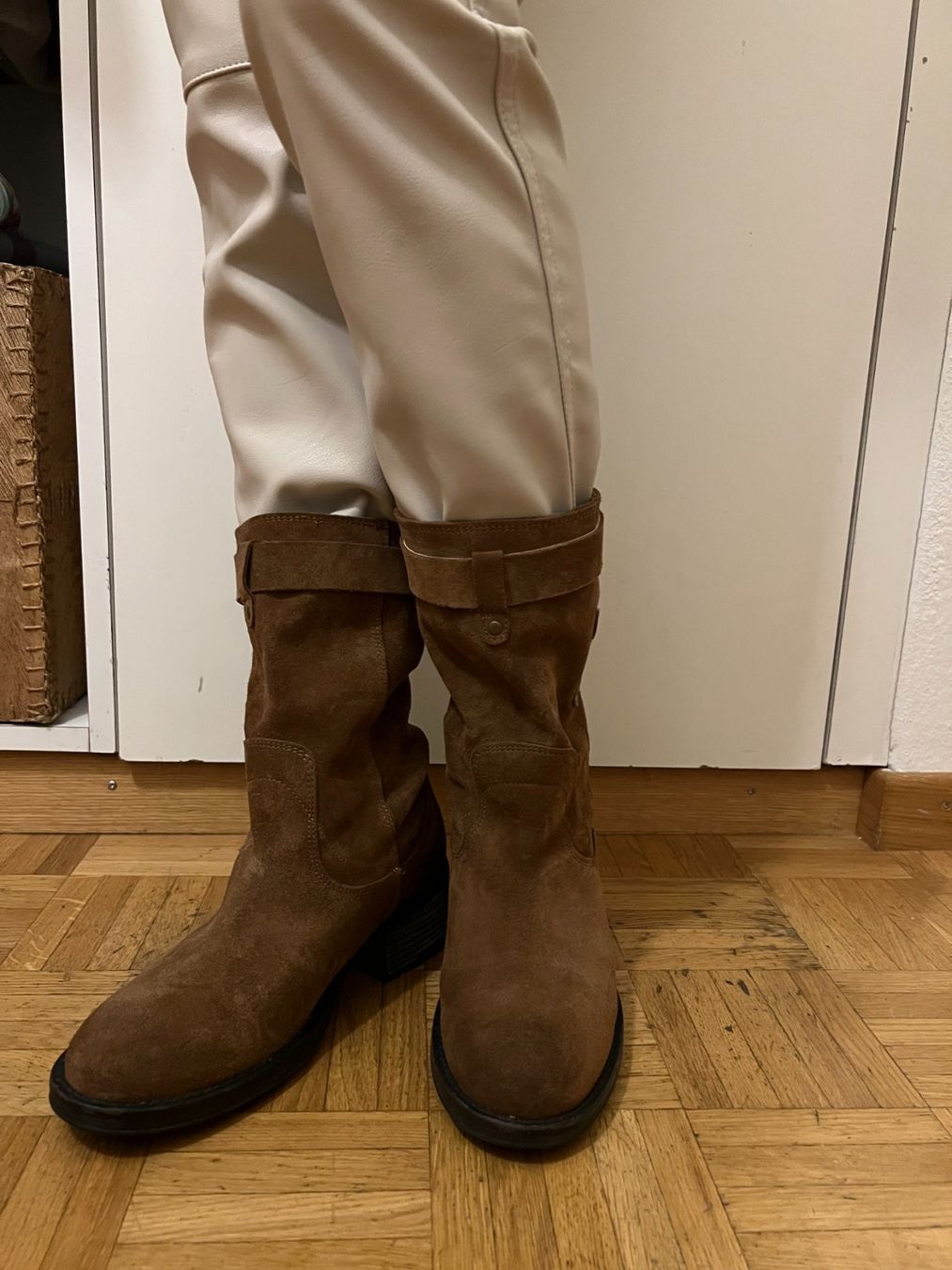 Damenschuhe: mittelbraune Wildleder-Boots, 37 – Neu (gemäss Beschreibung) aus Luzern von Buetzel19 1