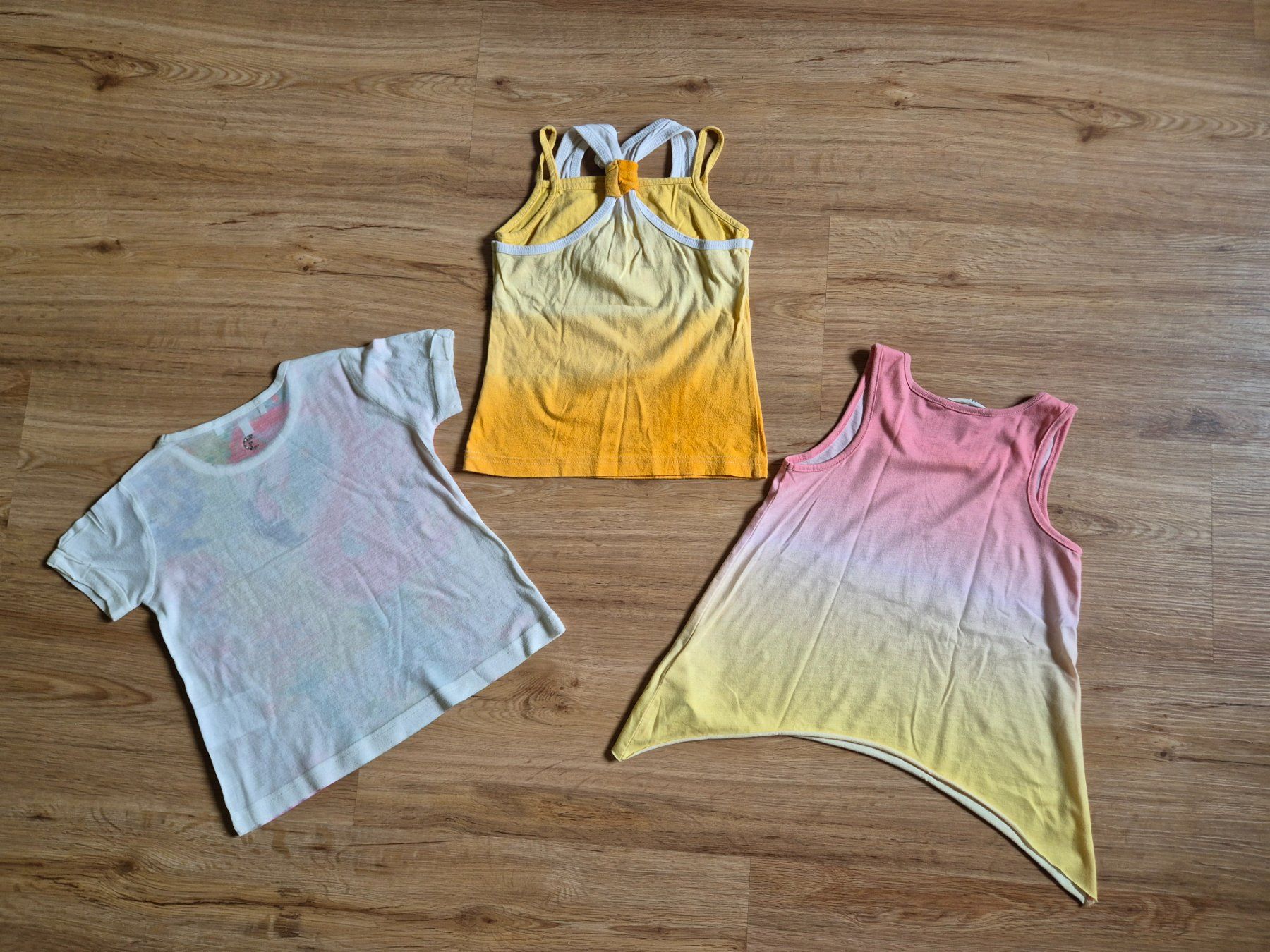 Lotti & Set di vestiti: Kleiderset T-Shirt Gr. 110/116 – Usato da Giswil venduto da 0G6 1