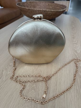Abendtasche goldfarben mit Kette