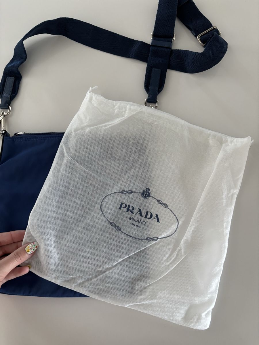 Prada Sacs: Prada Messenger Bag - Navy Nylon – D'occasion à Bulle par lalooo 4