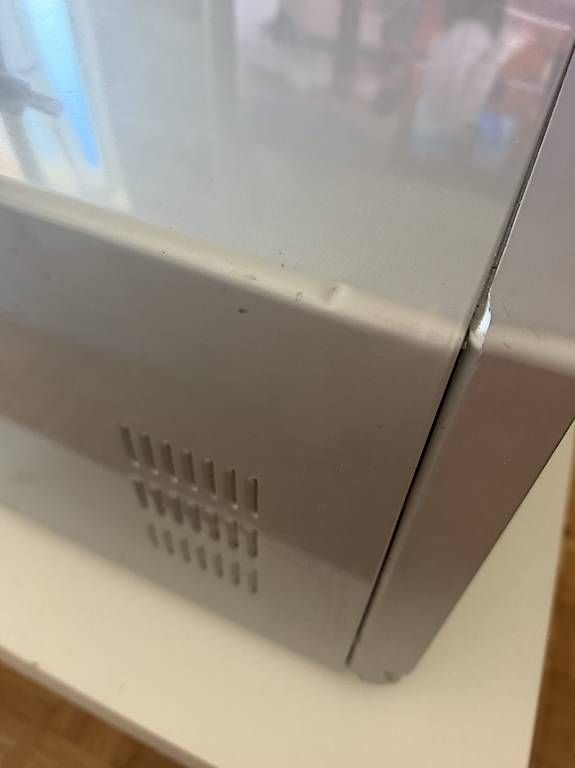 LG Fours: Micro onde  LG – D'occasion à Lausanne par ilh_sn9y 2