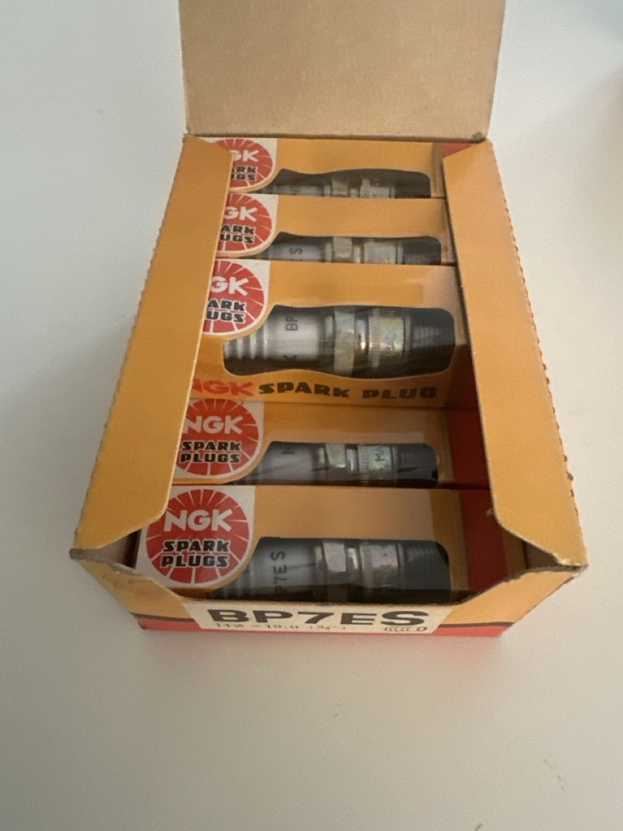 Tutti pezzi di ricambio auto: NGK BP7ES Zündkerzen NOS – Usato da Mörschwil venduto da tweety9402