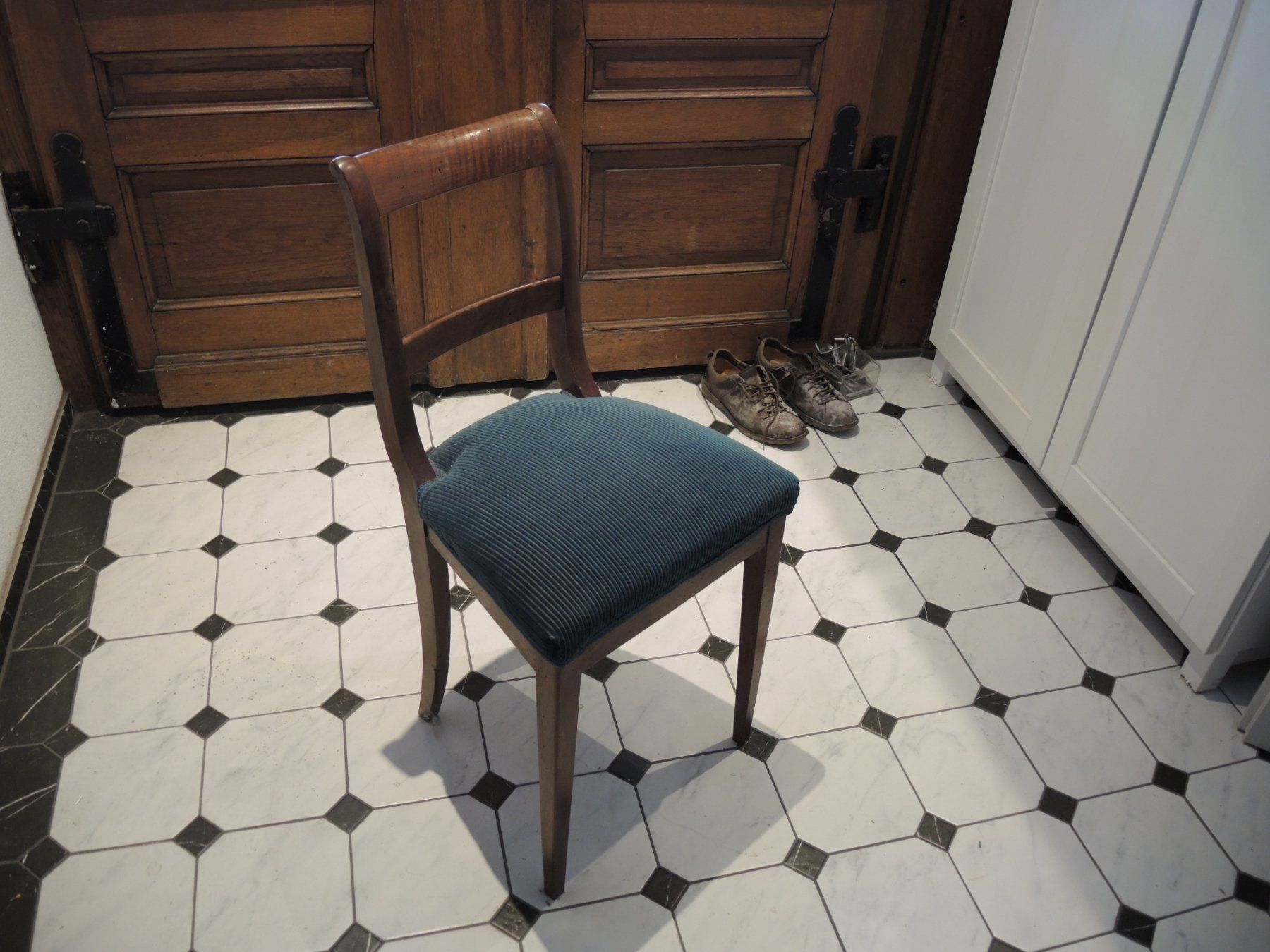 Chaises: Alte, kleine Stühle, gepolstert – D'occasion à Oberhofen am Thunersee par buebeneggwaren