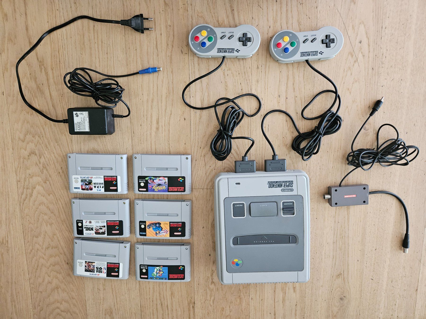 Nintendo Konsolen: Super Nintendo Spielkonsole – Gebraucht aus Zürich von don_johnson31 1