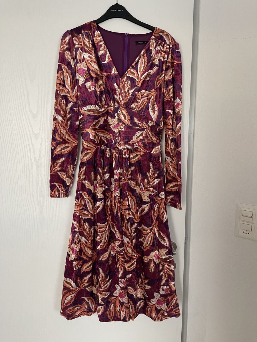 Shein Vestiti: Kleid S Lila Muster – Usato da Bremgarten AG venduto da arl_8nbf