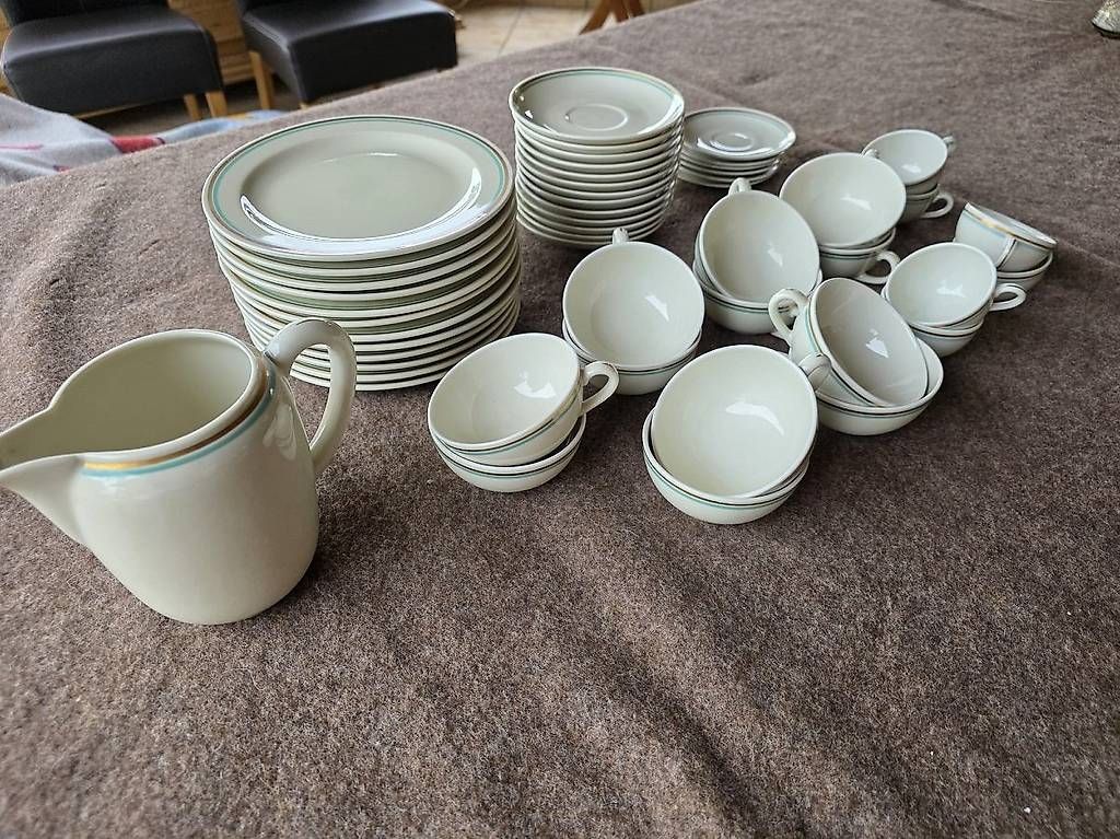 Set di piatti: Kaffee - Dessert - Service " Langenthaler "  – Usato da Schwarzenegg venduto da Stakro 2