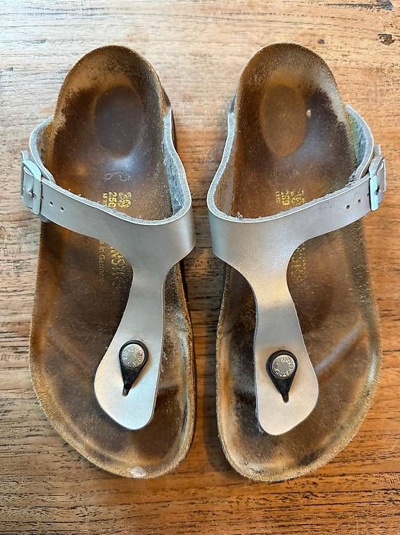 Birkenstock Chaussures femmes: Birkenstock Gizeh Grau. Gr. 39. Weite: Normal. – D'occasion à Zürich par Sunnyflower97 2