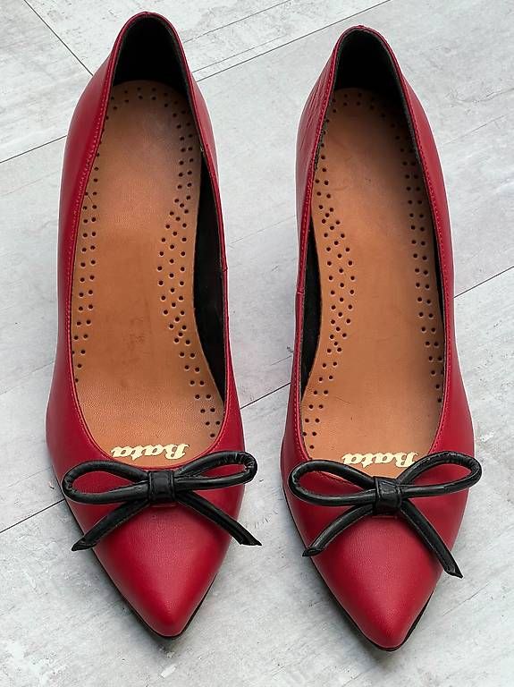 Scarpe da donna: Damenpumps rot, Grösse 40 – Usato da Leuggern venduto da Maceio100 1