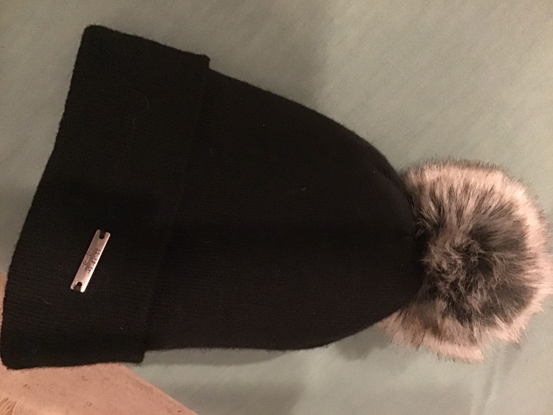 Hüte, Mützen & Caps: Mütze mit Fellpompon d/grau h/grau, – Neu (gemäss Beschreibung) aus Bischofszell von Emida