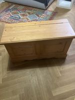 Stabile praktische Holztruhe 49x95x39
