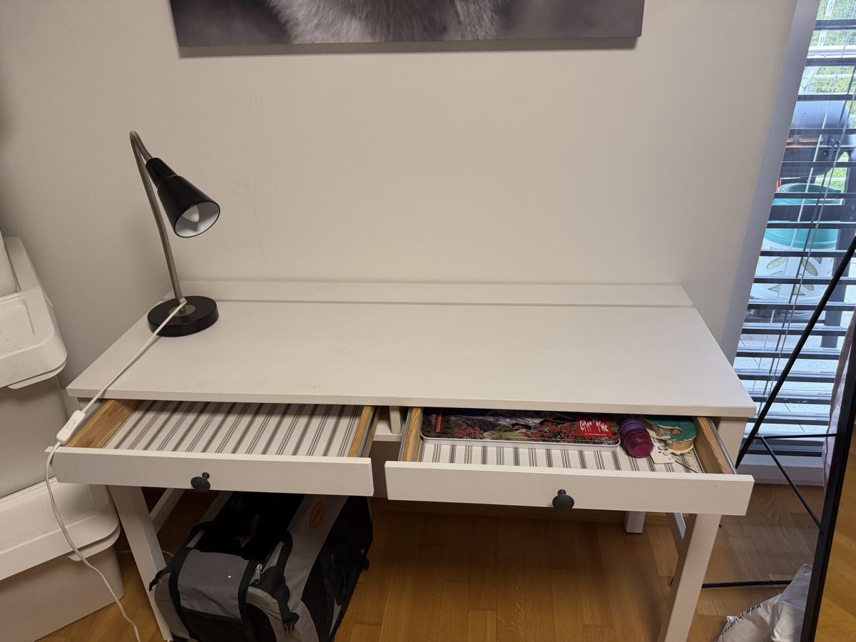 Bureaux: Bürotisch – D'occasion à Wetzikon ZH par moira.heierli