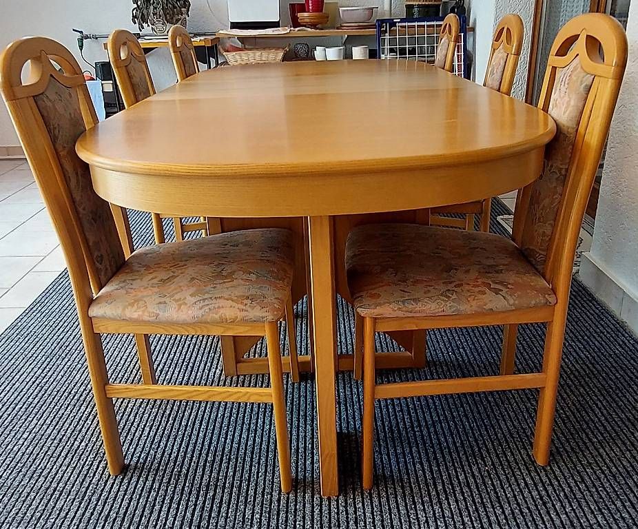 Tables: Esstisch mit 6 Stühlen Eiche massiv hell – D'occasion à Pfäffikon ZH par pch_p6w5
