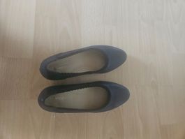 Dunkelblaue Lederschuhe