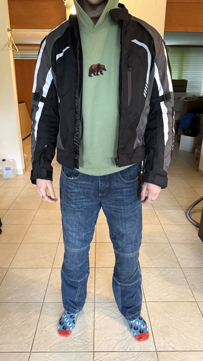 FLM Completi: Motorrad-Jacke und Motorradjeans – Usato da Zürich venduto da LinoVentura