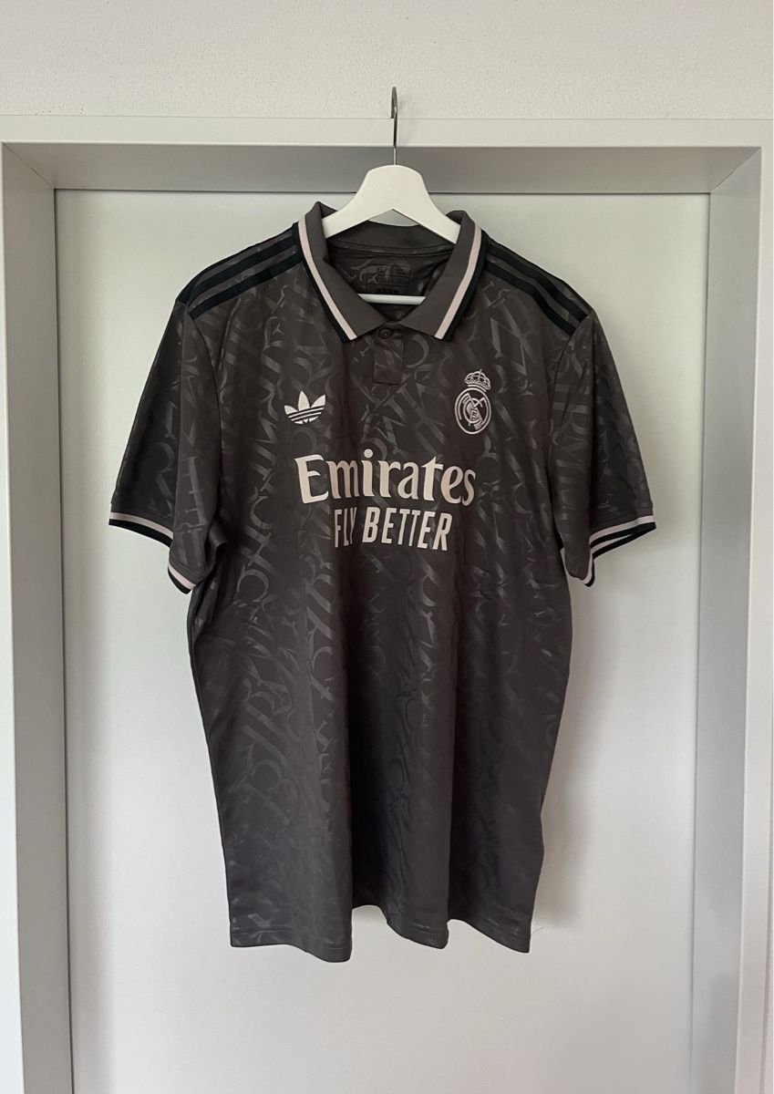 Leibchen & Hosen: Real Madrid 24/25 Third - #8 Valverde XL – Neu (gemäss Beschreibung) aus Wilen b. Wollerau von Cashley57