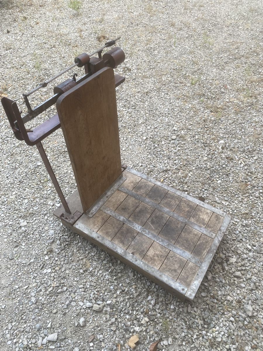 Balances et poids: Ancienne balance à grain ou à sac  – D'occasion à Concise par collinet.1426 1