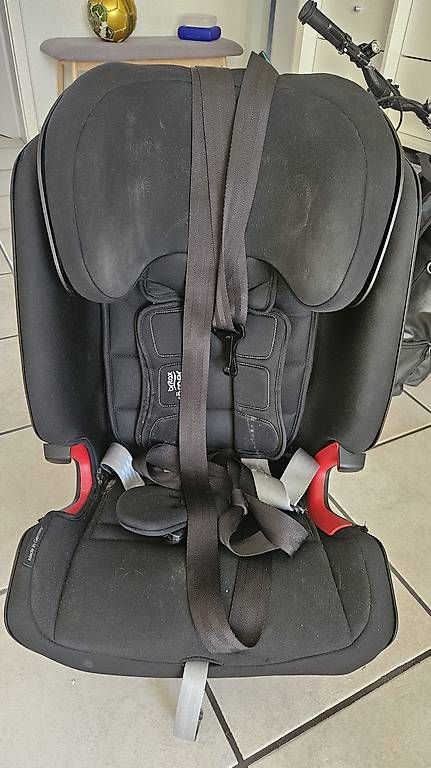 Seggiolini per auto: Britax Römer Advansafix IV R – Usato da Urdorf venduto da sam_f75x 1