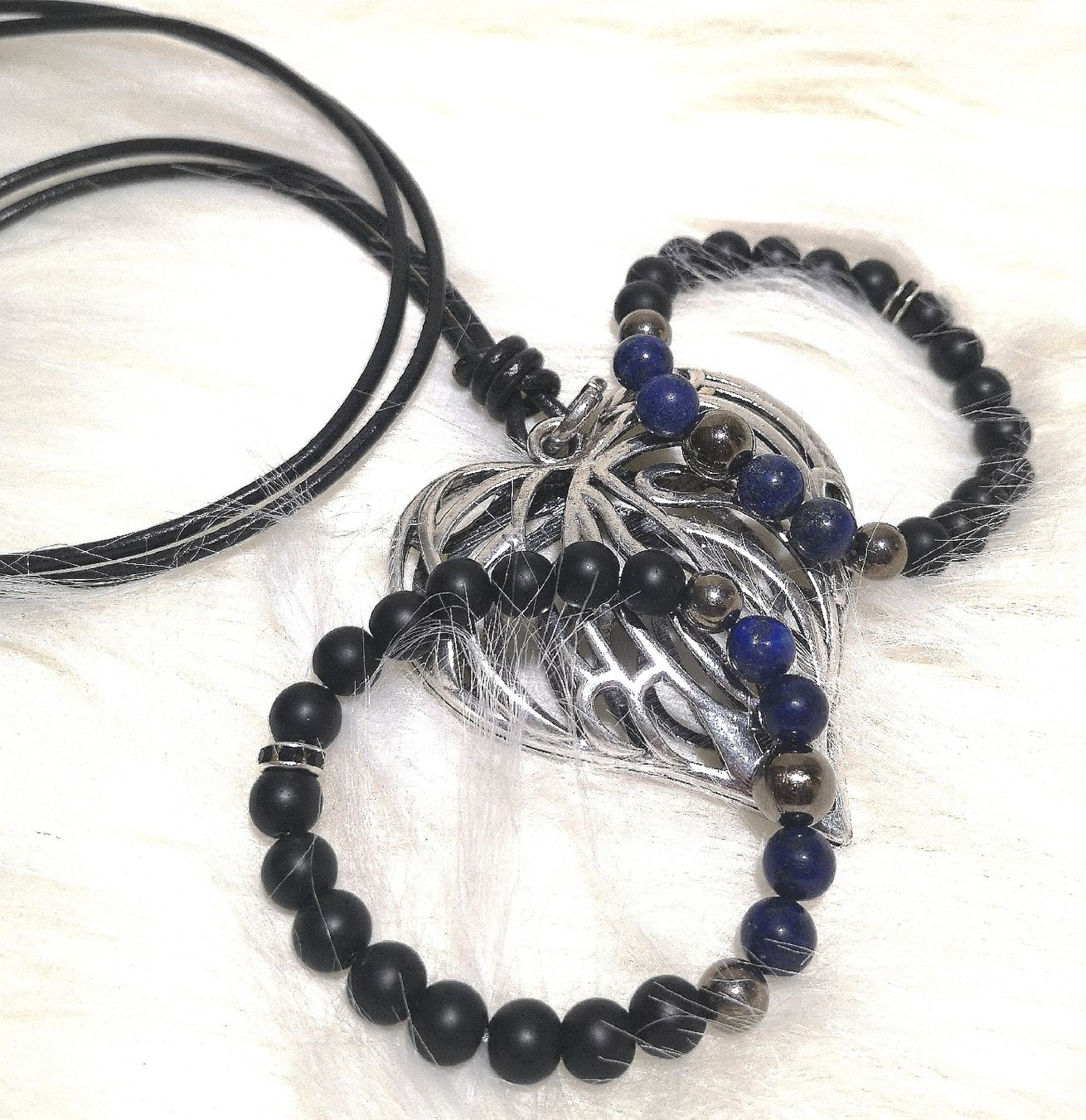 Bracciali & Braccialetti: schwarz-blaue Steinarmk. - Spendenaktion – Nuovo (secondo la descrizione) da Unterkulm venduto da Nachtigall 7