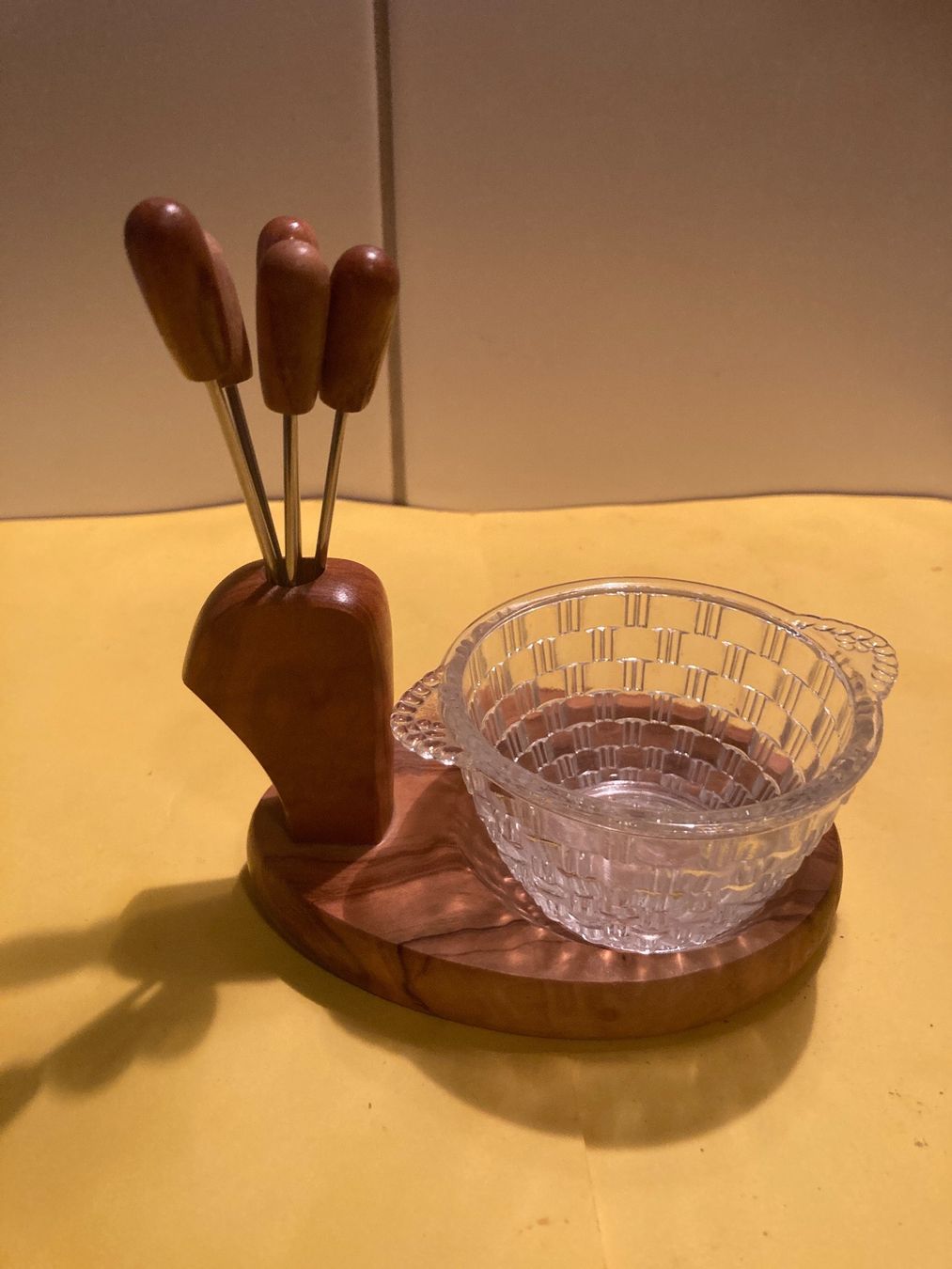 Forchette: Glas-Schälchen auf einem Holz mit 5 kleinen Gabeln – Usato da Zürich venduto da Chaeffeler