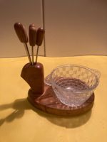 Glas-Schälchen auf einem Holz mit 5 kleinen Gabeln