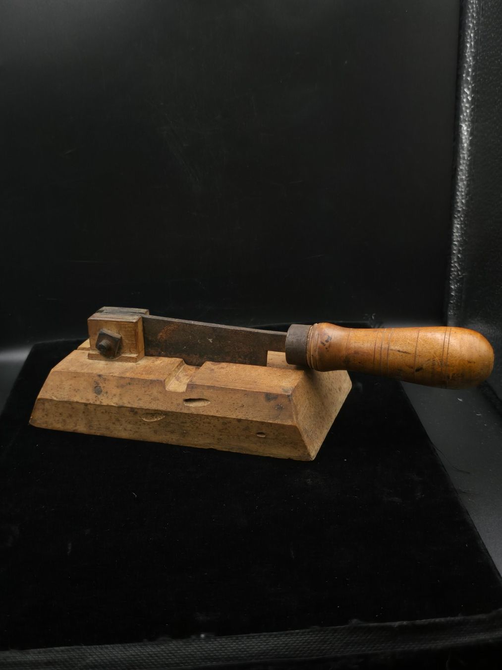 Tutti gli attrezzi: Alter Tabakschneider, Holz mit Eisenmesser – Usato da Rorschacherberg venduto da snOOpydOg11 1