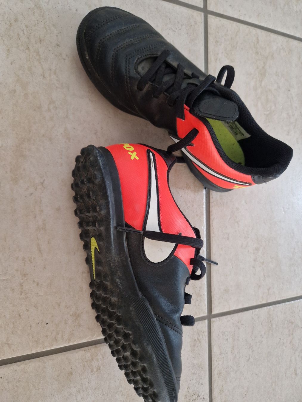 Nike Scarpe per ragazzi: Fussballschuh Gr. 33 – Usato da Bachenbülach venduto da Rufali84