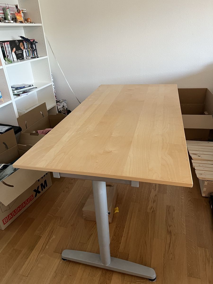 Scrivanie: Ikea Schreibtisch – Usato da Oftringen venduto da Kama02