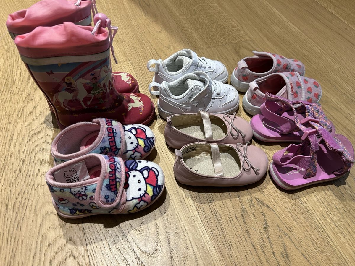 Scarpe per ragazze: Girls shoes bundle size 22 – Usato da Zürich venduto da mar_d7zz